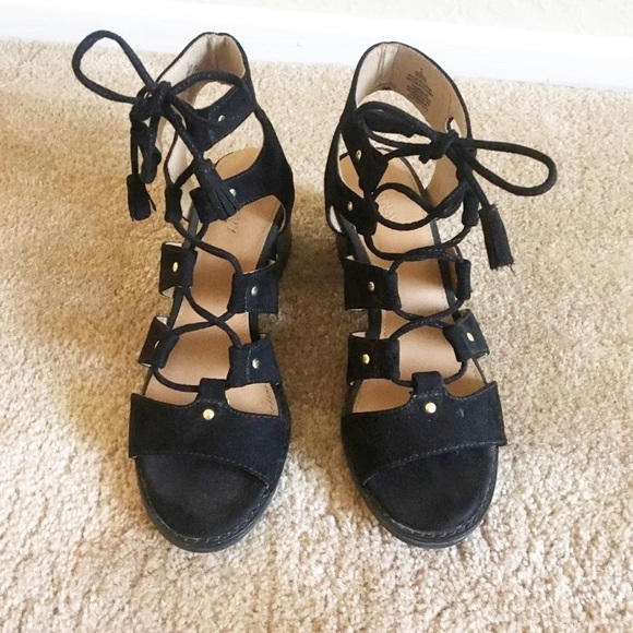 Old Navy lace up sandals size 6 - Picture 2 of 3